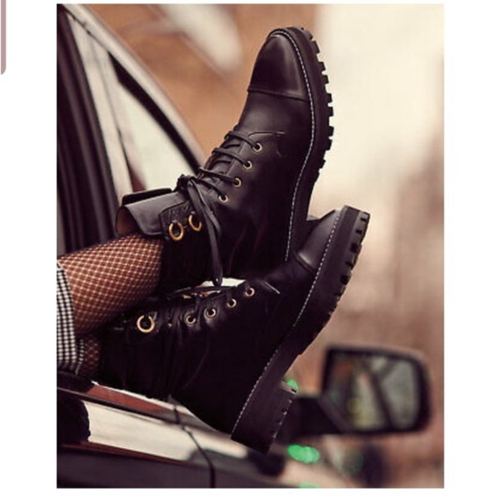 Stuart Weitzman Lexy Lace-Up Boots in saddle suede leather